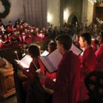 圣三一教堂唱诗班在圣诞仪式上唱歌